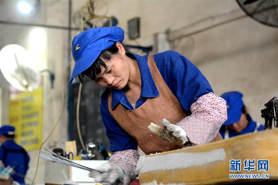 (新春走基層·圖文互動)(2)聾啞姐妹的無聲春運