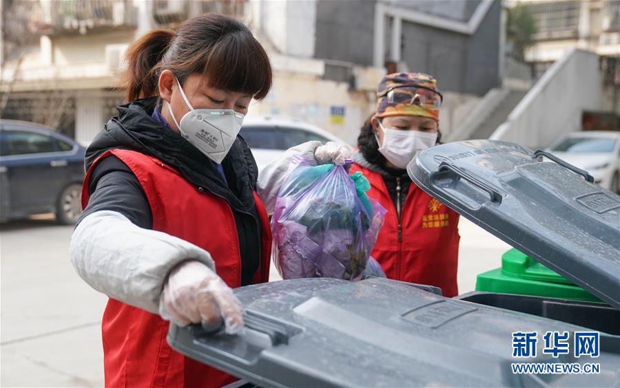 (新華全媒頭條)(3)非常“10+1”——武漢春節(jié)假期延長第一天掃描