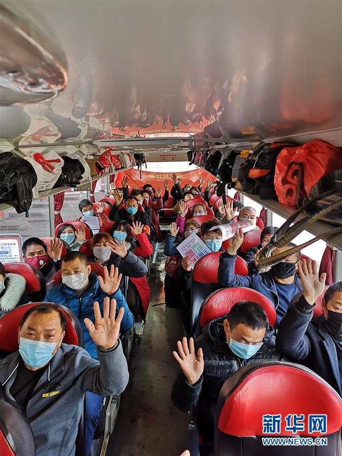 （做好六穩(wěn)工作 應(yīng)對(duì)復(fù)雜局面·圖文互動(dòng)）（1）四川：“點(diǎn)對(duì)點(diǎn)、一站式”送農(nóng)民工安全返崗