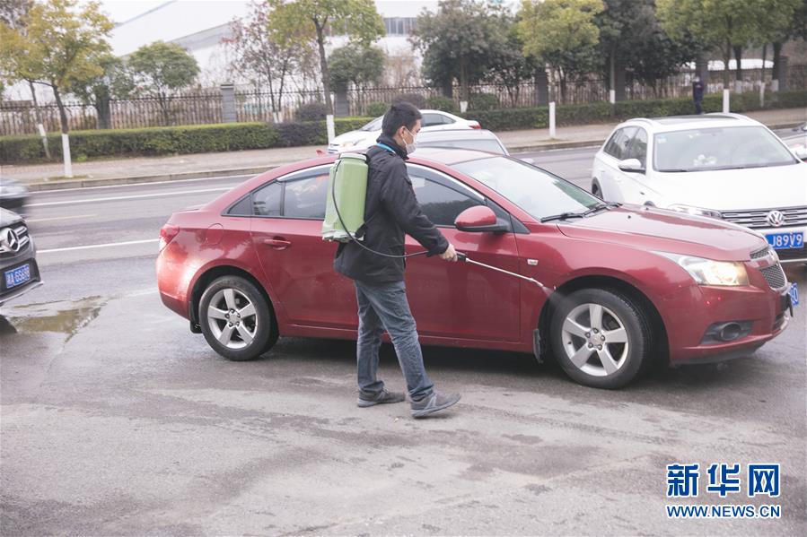 (來(lái)自經(jīng)濟(jì)前沿的故事·企業(yè)復(fù)工復(fù)產(chǎn)·圖文互動(dòng))(5)“開門紅包”變“消毒迎門”——長(zhǎng)沙高新區(qū)一家企業(yè)復(fù)工的“拼勁”