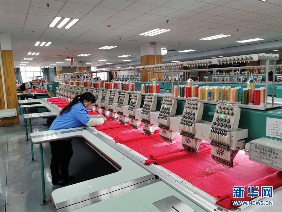 (來(lái)自經(jīng)濟(jì)前沿的故事·企業(yè)復(fù)工復(fù)產(chǎn)·圖文互動(dòng))(6)“開門紅包”變“消毒迎門”——長(zhǎng)沙高新區(qū)一家企業(yè)復(fù)工的“拼勁”