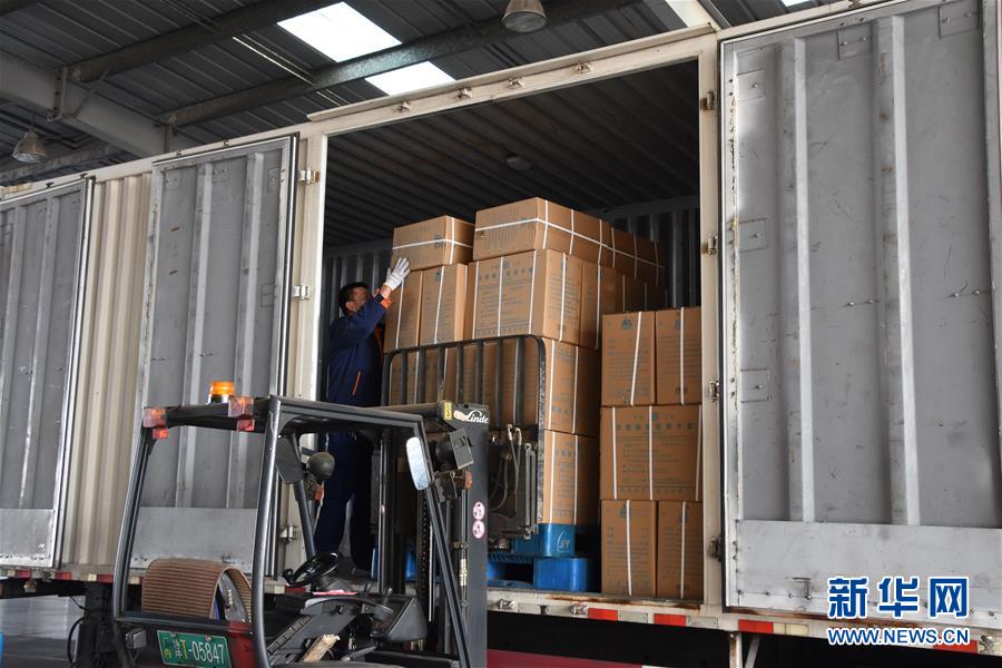 （圖文互動）（1）爭分奪秒，為了那千公里之外的馳援&mdash;&mdash;急需防疫物資天津復(fù)工復(fù)產(chǎn)一線見聞