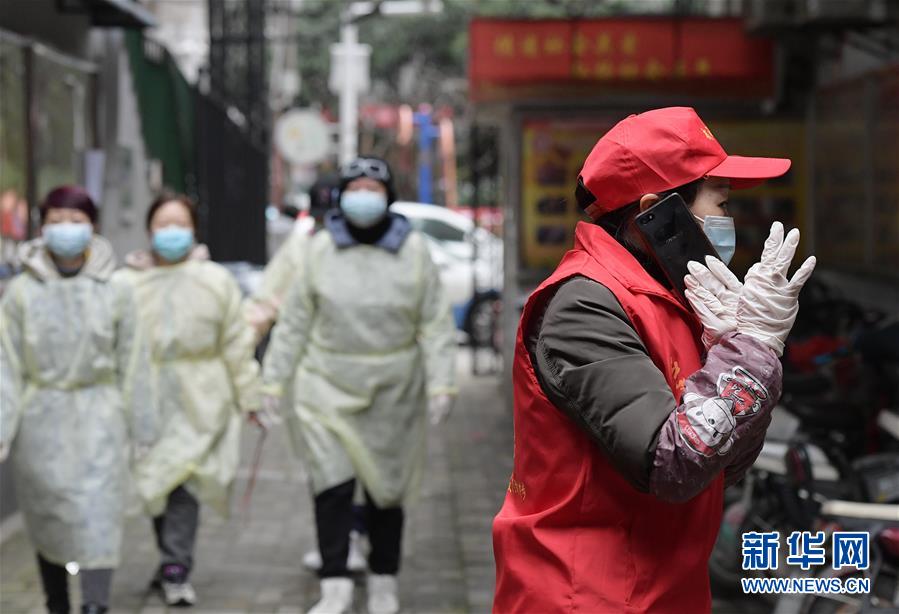 (一線抗疫群英譜·圖文互動)(1)“居民的小事就是我的大事”—— 武漢一位社區(qū)女干部速寫