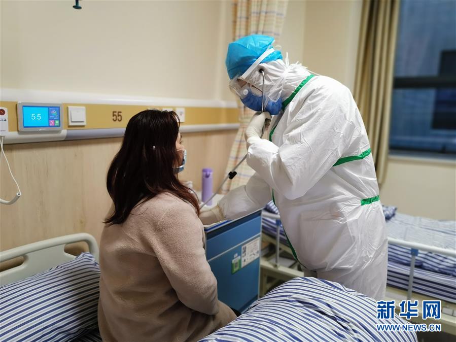 (新華全媒頭條·圖文互動(dòng))(4)滄海橫流顯本色 戰(zhàn)“疫”一線黨旗紅——全國各領(lǐng)域基層黨組織和廣大黨員奮力打好疫情防控阻擊戰(zhàn)(1)