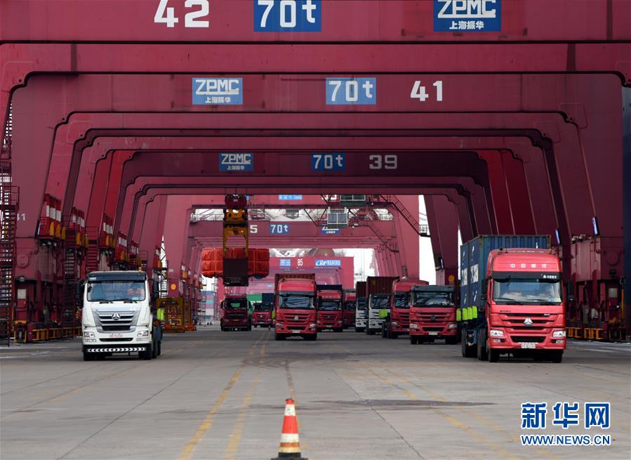 (圖文互動(dòng))(2)海港轉(zhuǎn)運(yùn)不停歇 整體運(yùn)能待釋放——沿海主要港口生產(chǎn)見聞