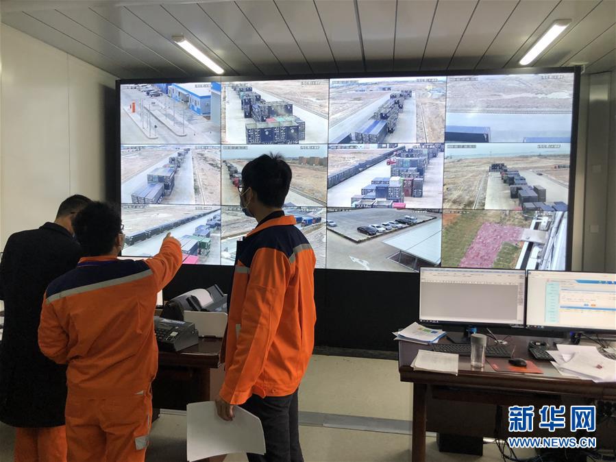 （圖文互動(dòng)）（2）抓好防疫保暢，還管司機(jī)吃飯——廣西欽州保稅港區(qū)服務(wù)企業(yè)復(fù)工見(jiàn)聞