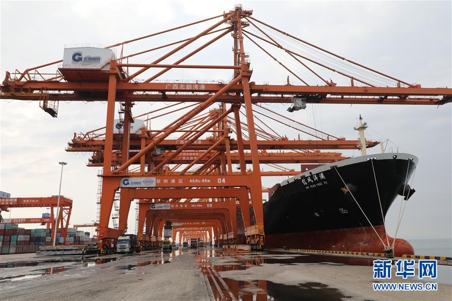 （圖文互動(dòng)）（3）抓好防疫保暢，還管司機(jī)吃飯——廣西欽州保稅港區(qū)服務(wù)企業(yè)復(fù)工見(jiàn)聞