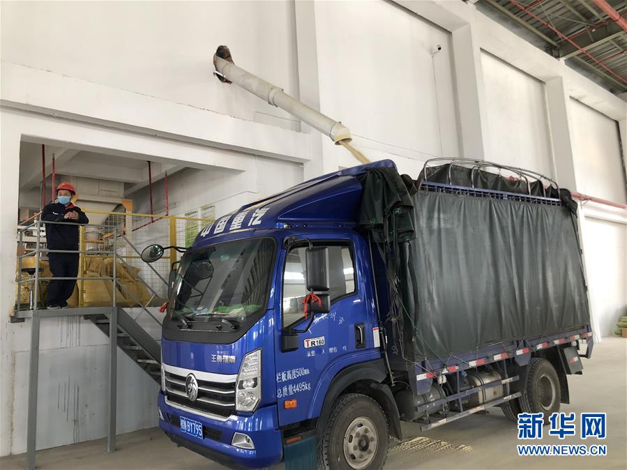 （圖文互動(dòng)）（5）抓好防疫保暢，還管司機(jī)吃飯——廣西欽州保稅港區(qū)服務(wù)企業(yè)復(fù)工見(jiàn)聞