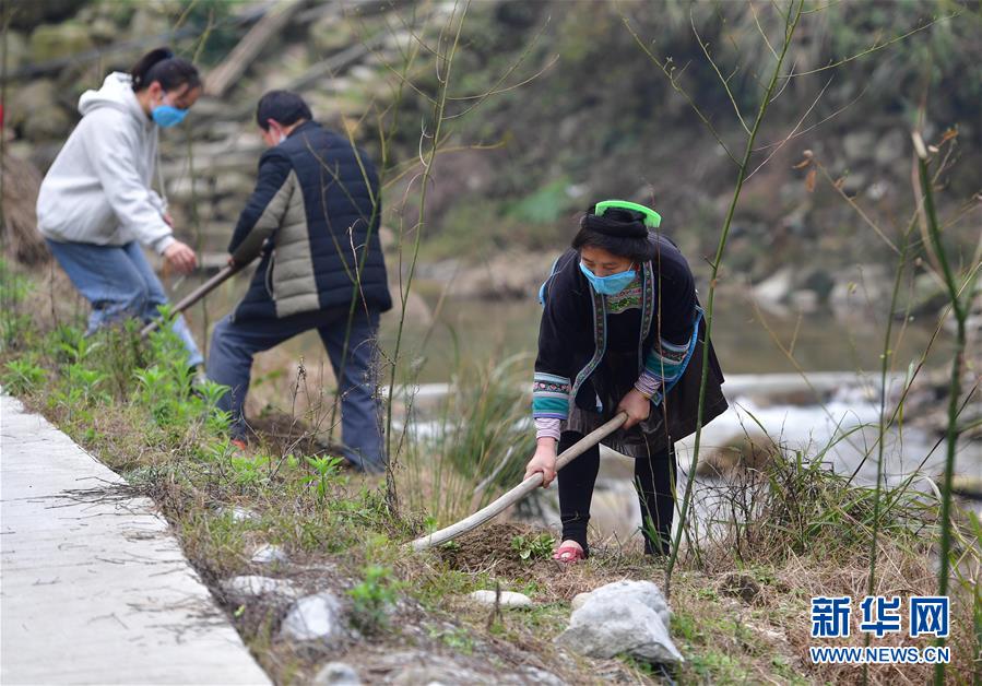 （社會(huì)）（1）苗山脫貧影像志&mdash;&mdash;春天里，她們種下新希望