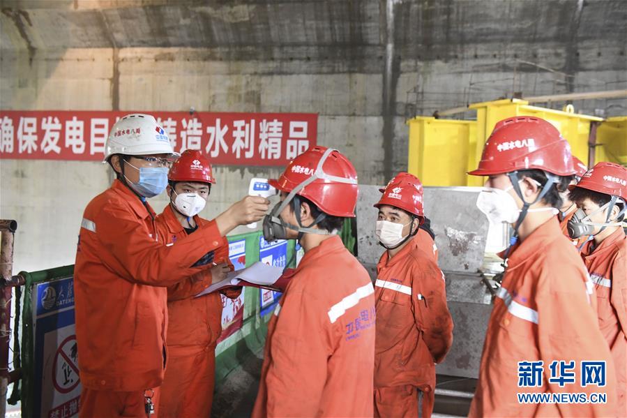 (抓好經(jīng)濟(jì)發(fā)展 應(yīng)對(duì)復(fù)雜局面·圖文互動(dòng))(1)把疫情造成的損失降到最小——廣西生產(chǎn)一線見(jiàn)聞