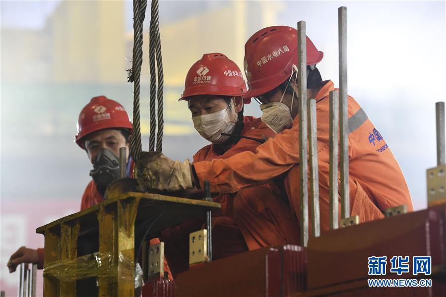 (抓好經(jīng)濟(jì)發(fā)展 應(yīng)對(duì)復(fù)雜局面·圖文互動(dòng))(2)把疫情造成的損失降到最小——廣西生產(chǎn)一線見(jiàn)聞