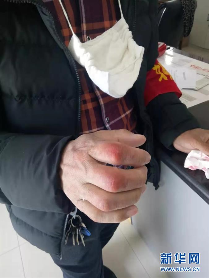 (在習(xí)近平新時(shí)代中國(guó)特色社會(huì)主義思想指引下——新時(shí)代新作為新篇章·習(xí)近平總書記關(guān)切事·圖文互動(dòng))(2)戰(zhàn)“疫”中的“凡人微光”