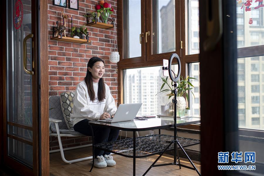 （新華全媒頭條·圖文互動）（8）守望相助，堅忍不拔——致敬武漢戰(zhàn)“疫”中千千萬萬個平凡英雄