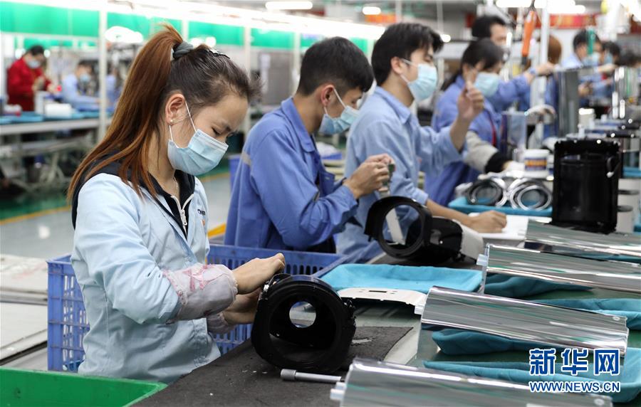 (抓好經(jīng)濟(jì)發(fā)展 應(yīng)對復(fù)雜局面·圖文互動(dòng))(2)在“家電之都”順德看“中國制造”抗壓前行
