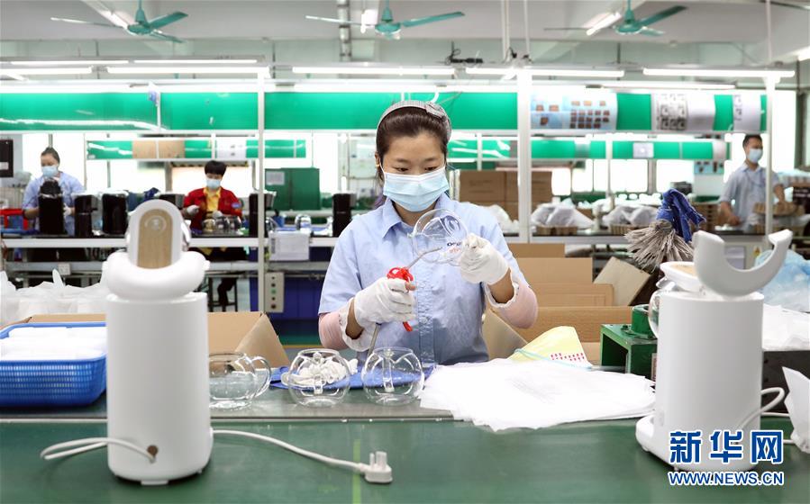 (抓好經(jīng)濟(jì)發(fā)展 應(yīng)對復(fù)雜局面·圖文互動(dòng))(3)在“家電之都”順德看“中國制造”抗壓前行