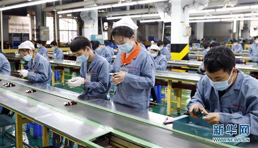 (抓好經(jīng)濟(jì)發(fā)展 應(yīng)對復(fù)雜局面·圖文互動(dòng))(4)在“家電之都”順德看“中國制造”抗壓前行
