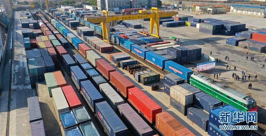 (抓好經(jīng)濟(jì)發(fā)展 應(yīng)對(duì)復(fù)雜局面·圖文互動(dòng))(1)“我們的訂單正回流”——江西外貿(mào)企業(yè)復(fù)工復(fù)產(chǎn)見聞