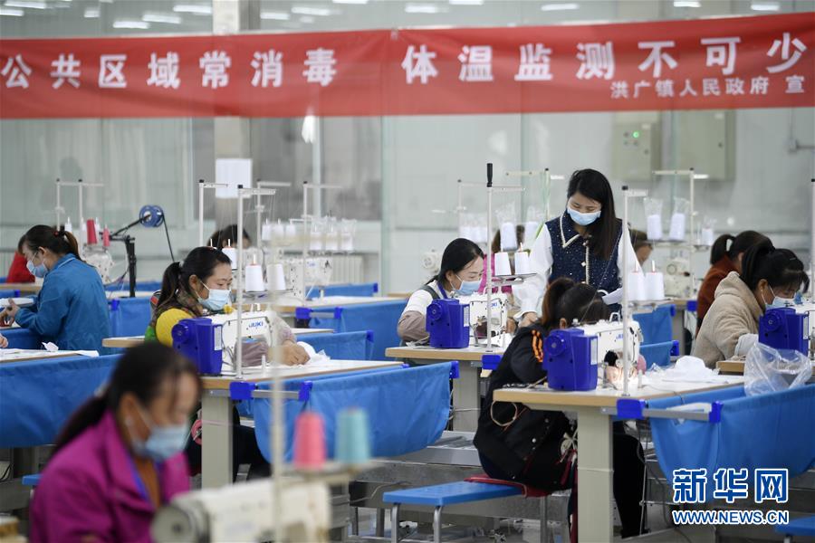 (新華全媒頭條·在習(xí)近平新時代中國特色社會主義思想指引下——新時代新作為新篇章·圖文互動)(7)同心戰(zhàn)“疫”彰顯人民至上——各地各部門貫徹落實習(xí)近平總書記重要指示精神統(tǒng)籌推進疫情防控和經(jīng)濟社會發(fā)展