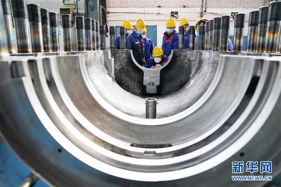 (新華全媒頭條·在習(xí)近平新時代中國特色社會主義思想指引下——新時代新作為新篇章·圖文互動)(8)同心戰(zhàn)“疫”彰顯人民至上——各地各部門貫徹落實習(xí)近平總書記重要指示精神統(tǒng)籌推進疫情防控和經(jīng)濟社會發(fā)展