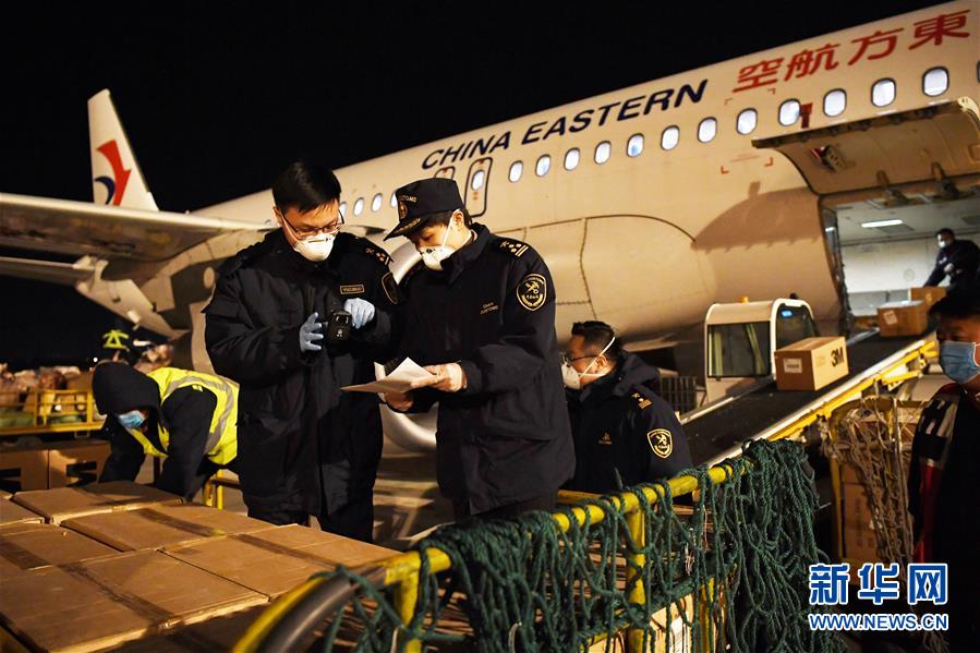 (新華全媒頭條·在習(xí)近平新時代中國特色社會主義思想指引下——新時代新作為新篇章·圖文互動)(11)同心戰(zhàn)“疫”彰顯人民至上——各地各部門貫徹落實習(xí)近平總書記重要指示精神統(tǒng)籌推進疫情防控和經(jīng)濟社會發(fā)展