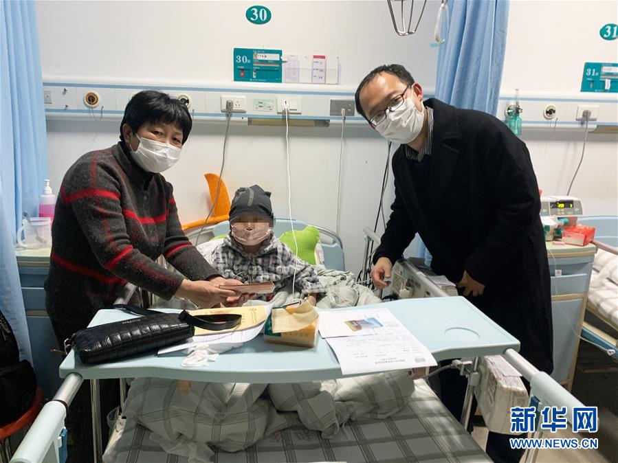 (一線抗疫群英譜·圖文互動(dòng))(1)“愿每個(gè)承受病痛的孩子都不會(huì)成為孤島”——記百名白血病兒童的守護(hù)者林斌