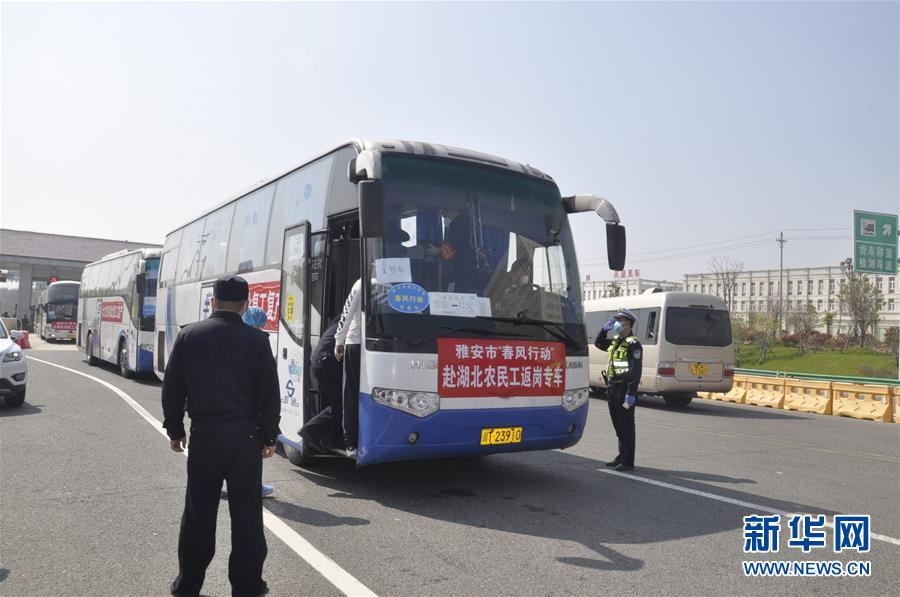 （中國(guó)經(jīng)濟(jì)新觀察·圖文互動(dòng)）（1）超1億農(nóng)民工返崗！——穩(wěn)就業(yè)硬舉措助外來(lái)務(wù)工人員“有活干”“有錢(qián)賺”