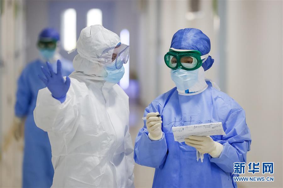 （新華全媒頭條·圖文互動(dòng)）（3）最美逆行者，武漢永遠(yuǎn)記得你！——首批援鄂醫(yī)療隊(duì)返程紀(jì)實(shí)