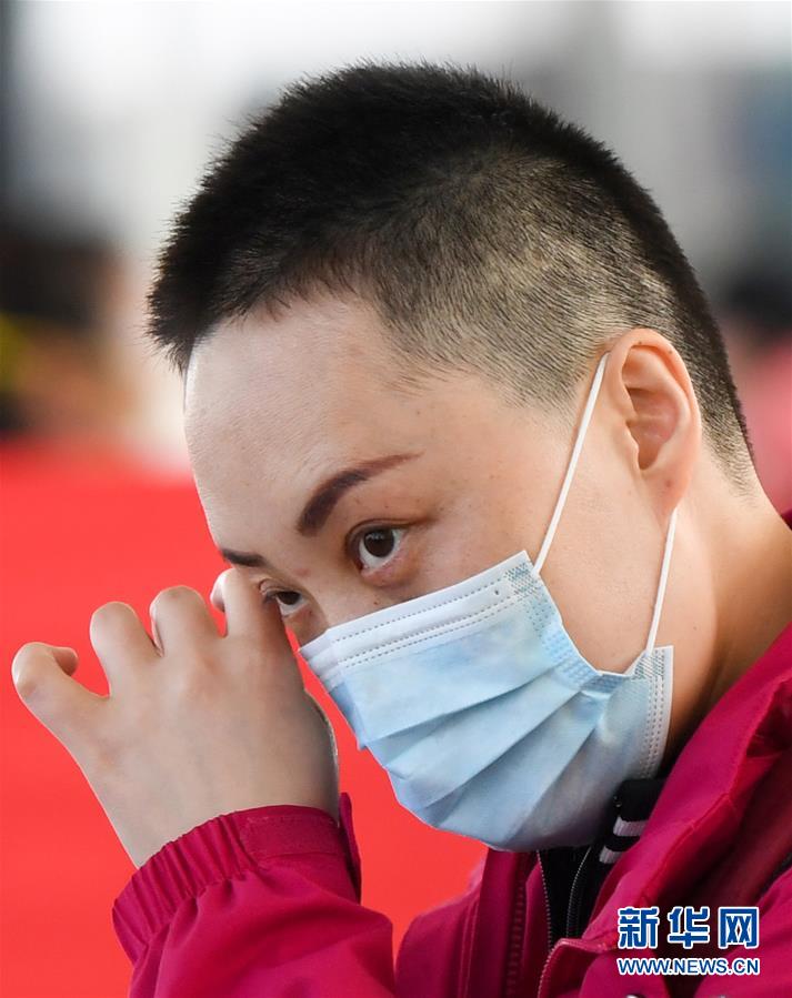 （新華全媒頭條·圖文互動(dòng)）（11）最美逆行者，武漢永遠(yuǎn)記得你！——首批援鄂醫(yī)療隊(duì)返程紀(jì)實(shí)