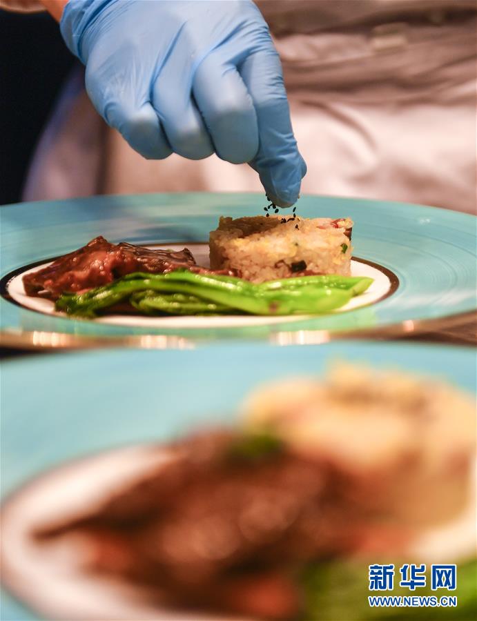 （圖文互動(dòng)）（2）東北&ldquo;大盤(pán)菜&rdquo;與&ldquo;公勺公筷&rdquo;攜手同行