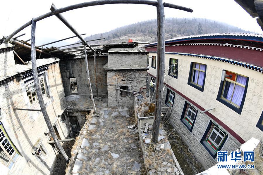 (新華全媒頭條·圖文互動(dòng))(6)一面國(guó)旗與三代人的守望——記西藏林芝市西日卡村的“紅色”傳承