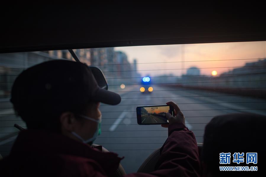 （新華全媒頭條·習(xí)近平致敬的戰(zhàn)“疫”英雄·武漢人民篇·圖文互動）（12）壯哉，大武漢——獻(xiàn)給英雄的武漢人民