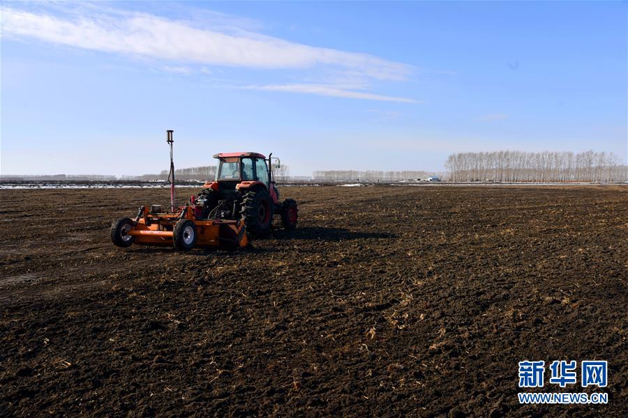 （在習(xí)近平新時(shí)代中國(guó)特色社會(huì)主義思想指引下——新時(shí)代新作為新篇章·習(xí)近平總書(shū)記關(guān)切事·圖文互動(dòng)）（4）希望的田野，希望的春天——各地農(nóng)業(yè)生產(chǎn)新動(dòng)態(tài)掃描