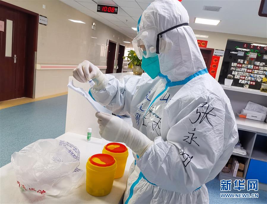 (一線抗疫群英譜·圖文互動)(2)護(hù)師張永剛:換一個“戰(zhàn)場”去戰(zhàn)斗