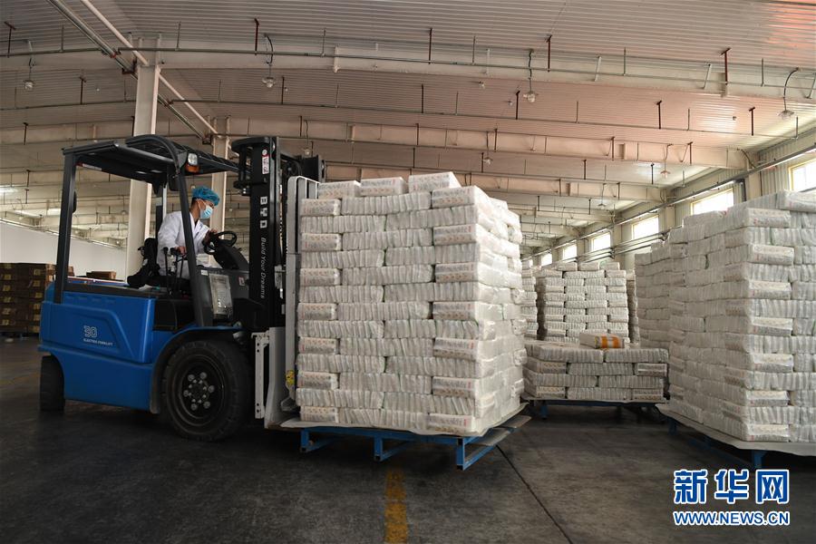 (聚焦復(fù)工復(fù)產(chǎn)·圖文互動)(1)新疆阿拉山口積極復(fù)工復(fù)產(chǎn)