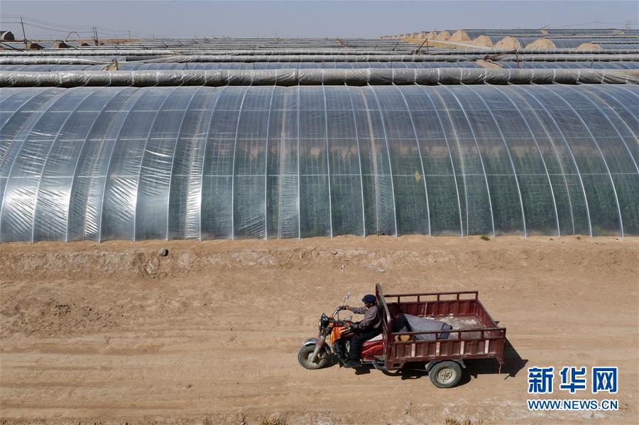 (新華全媒頭條·圖文互動(dòng))(14)春天里的5個(gè)“戰(zhàn)貧”瞬間——習(xí)近平總書記關(guān)于脫貧攻堅(jiān)決策部署指引攻克最后的深貧堡壘