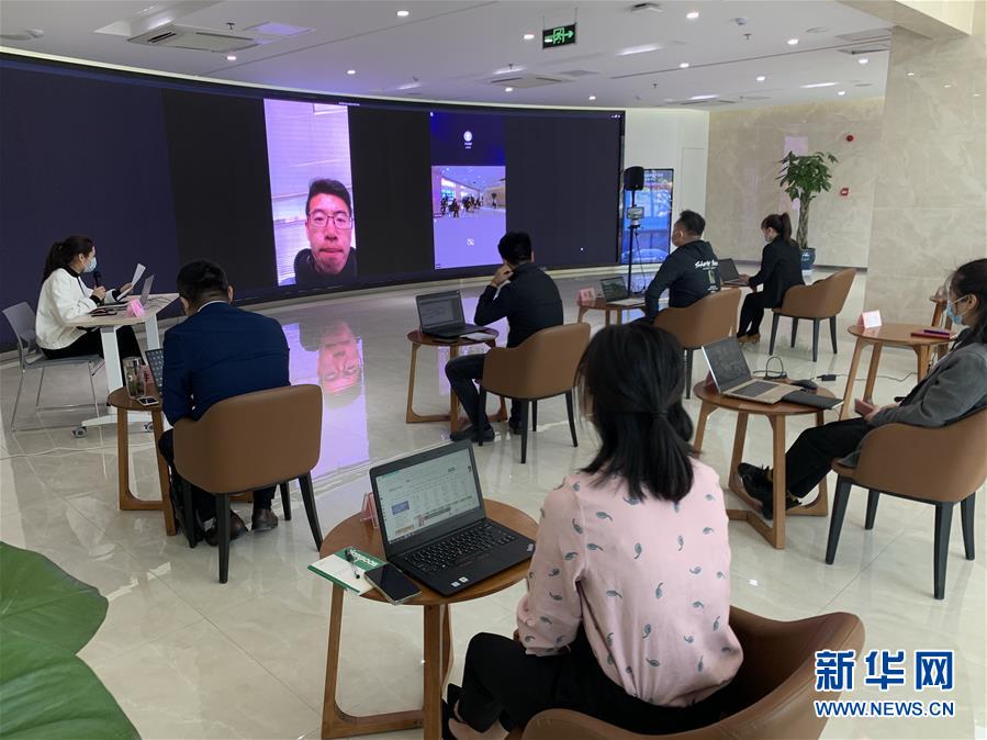 (聚焦復(fù)工復(fù)產(chǎn)·圖文互動)(2)招聘“不見面” 溝通“屏對屏”——江蘇徐州“云招聘”助力企業(yè)復(fù)工達產(chǎn)