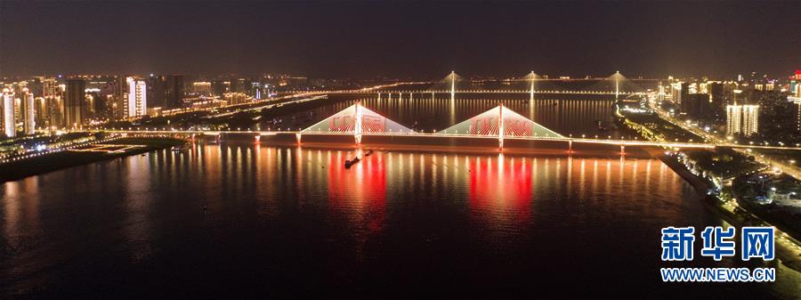 (新華全媒頭條·圖文互動)(2)江城“歸來” 不負(fù)韶華——武漢“解封”半月記