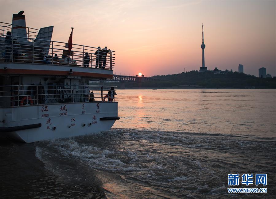 (新華全媒頭條·圖文互動)(8)江城“歸來” 不負(fù)韶華——武漢“解封”半月記