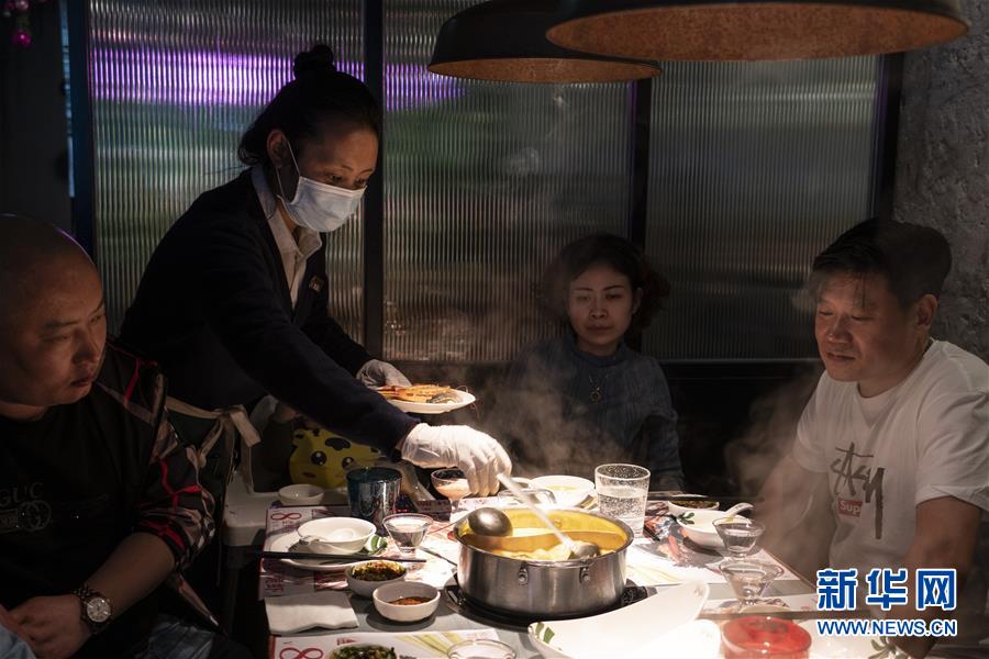 (圖文互動(dòng))(3)火鍋與分餐制“同行”——四川成都餐飲新風(fēng)尚觀察