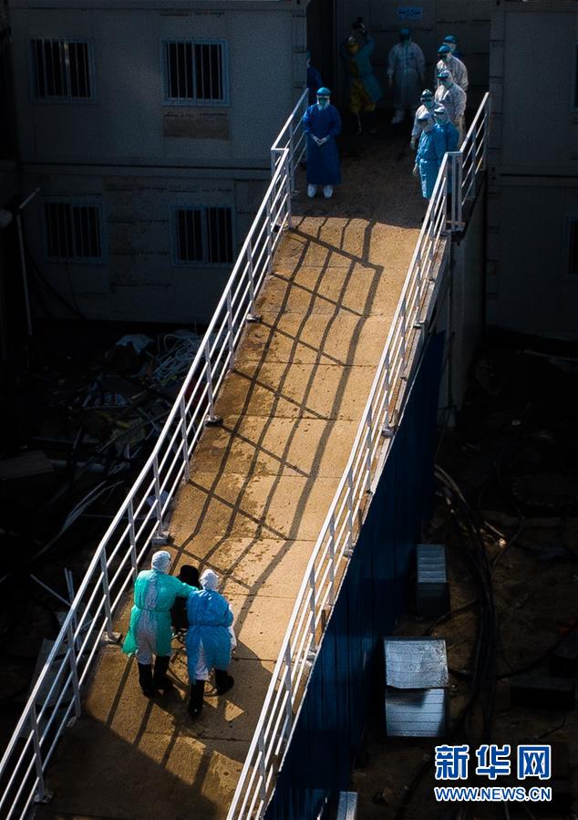 （聚焦疫情防控&middot;圖文互動）（10）分秒必爭！一切為了治病救人&mdash;&mdash;中國抗疫生命至上的生動實踐