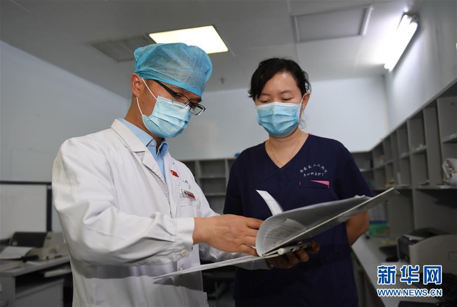 (一線抗疫群英譜·圖文互動(dòng))(8)張正良:“我們完成了自己的使命”