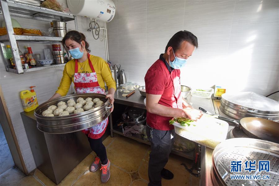 (決戰(zhàn)決勝脫貧攻堅(jiān)·圖文互動(dòng))(7)阿布都艾尼北上務(wù)工“三級(jí)跳”