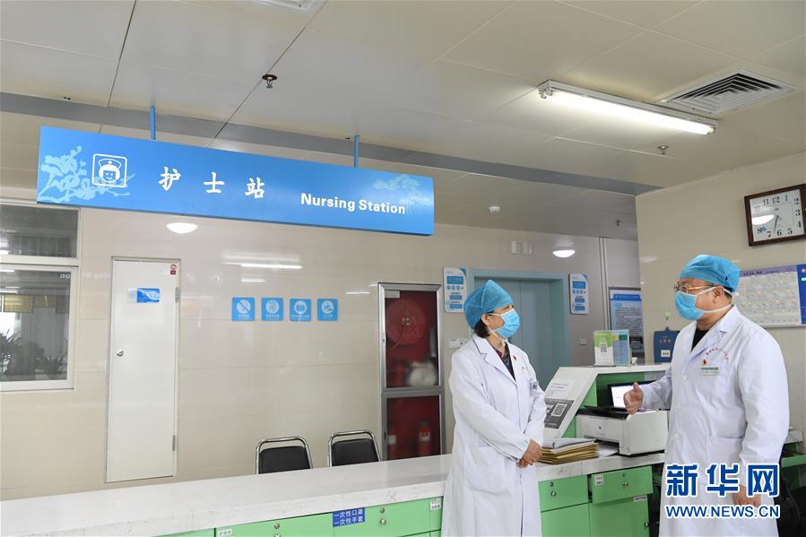 (抗疫中的真善美·圖文互動(dòng))(2)坐著輪椅上前線(xiàn)——“疫”無(wú)反顧的“老兵”馬淑煥