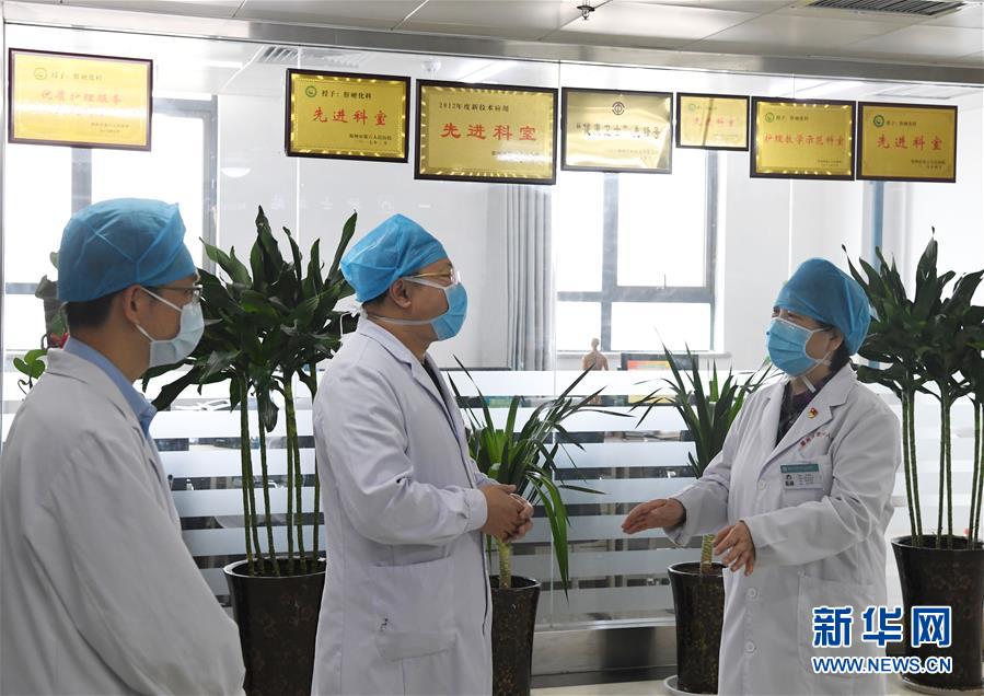 (抗疫中的真善美·圖文互動(dòng))(3)坐著輪椅上前線(xiàn)——“疫”無(wú)反顧的“老兵”馬淑煥