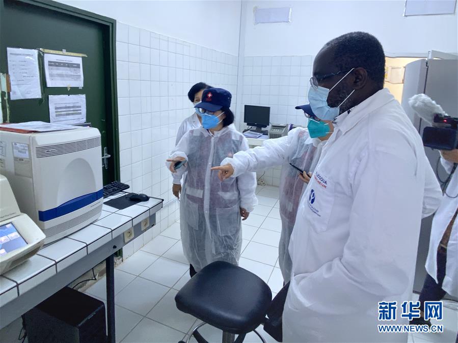 （新華全媒頭條·圖文互動(dòng)）（13）“始終把人民群眾生命安全和身體健康放在第一位”——中國(guó)抗疫彰顯“生命至上、人民至上”理念