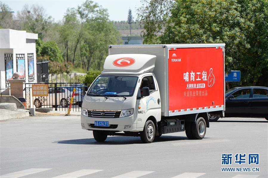 (圖文互動)(3)烏魯木齊:實施“哺育工程” 23萬余學(xué)齡前兒童免費喝牛奶