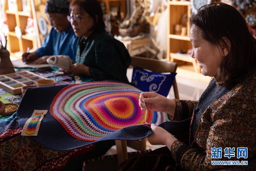 (在習(xí)近平新時(shí)代中國(guó)特色社會(huì)主義思想指引下——新時(shí)代新作為新篇章·習(xí)近平總書記關(guān)切事·圖文互動(dòng))(1)讓每一個(gè)角落都感受到幸福的溫情——人口較少民族在脫貧攻堅(jiān)大潮中的奮進(jìn)故事