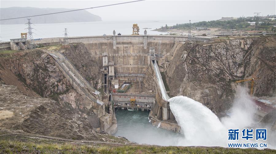 (圖文互動(dòng))“黃河第一壩”龍羊峽水電站開閘泄洪