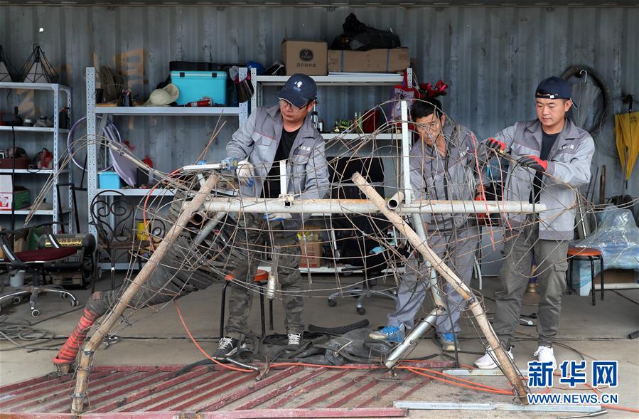 (新華全媒頭條·圖文互動(dòng))(5)演繹新時(shí)尚 答好治理卷——上海實(shí)施垃圾分類效果追蹤