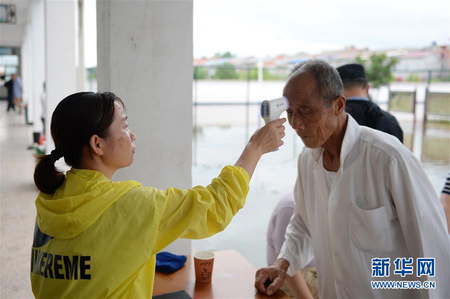 (在習(xí)近平新時(shí)代中國(guó)特色社會(huì)主義思想指引下——新時(shí)代新作為新篇章·習(xí)近平總書記關(guān)切事·圖文互動(dòng))(1)戰(zhàn)洪魔 保安全——近期防汛救災(zāi)熱點(diǎn)觀察